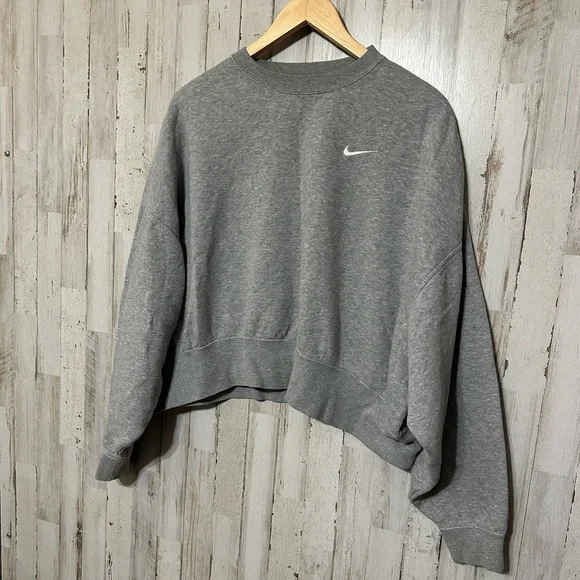 Nike Cropped Oversized Crewneck - Picture 2 of 7